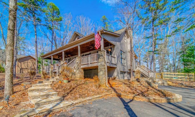 Big Canoe Casa | Cozy Cabin Retreat