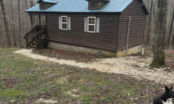 Mammoth Cave Cabina | Cozy Cabin Retreat w/ Hot Tub & Disc Golf — Minutes from Mammoth Cave