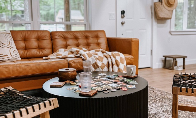 Greentown Cabina | Cozy Cabin Retreat w/hot tub and sauna! 3 minutes from Promised Land State Park!