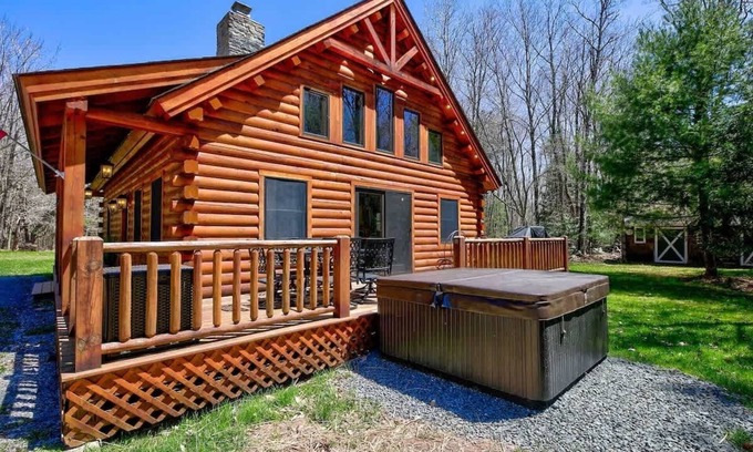 Jewett Casa | Cozy Cabin Retreat with Hot Tub & Fire Pit