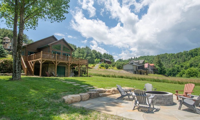 Fleetwood Cabaña | Diversión en el horario de verano en el New River en Todd, NC - Fire Pit - Wi-Fi