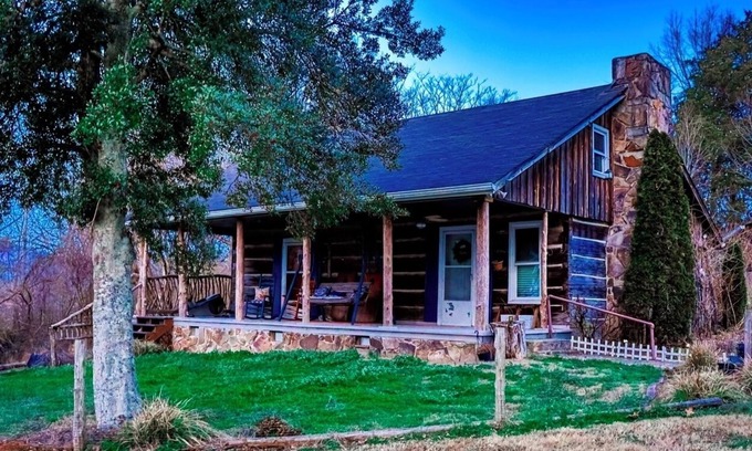 McMinnville Cabina | Cozy Cabin settled in the Foothills of the Cumberland Plateau. Hike,Kayak,fish