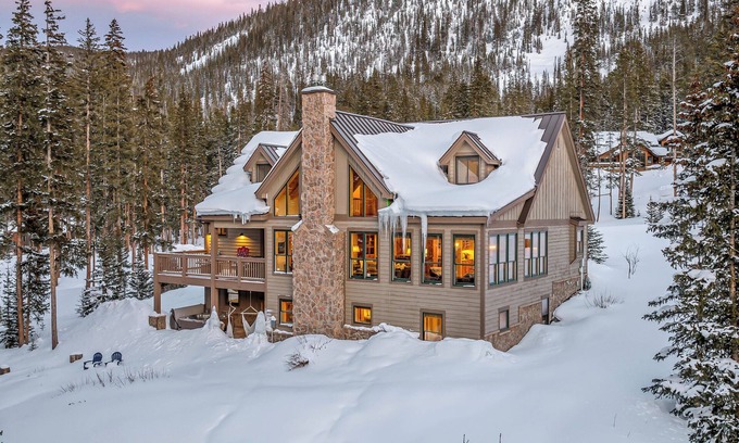 Breckenridge Casa | Cozy Cabin + Ski Shuttle | Starlit Pines Lodge