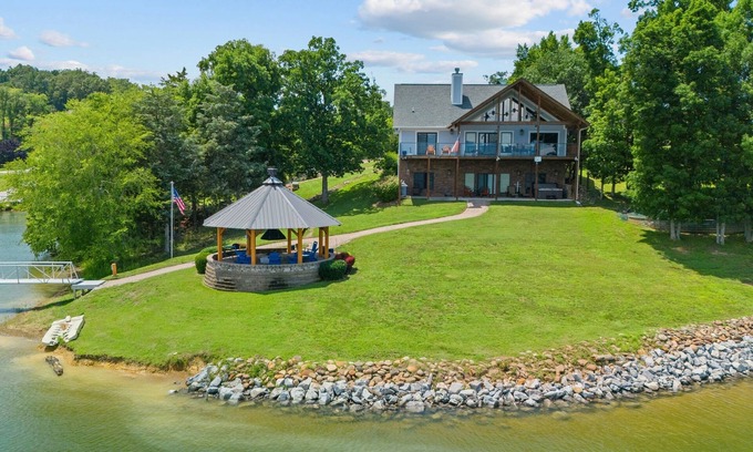 Sevierville Cabina | Cozy Cabin Style Lake House