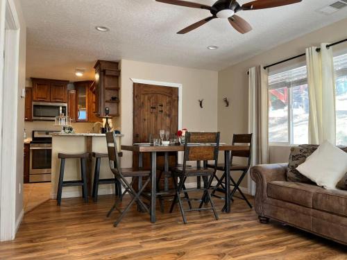 Crestline Casa | Cozy Cabin