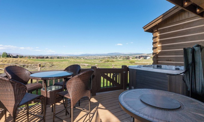 Grand Elk Ranch Cabina | Cozy cabin w/ hot tub & fire pit