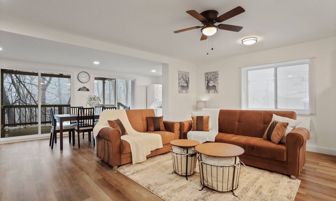 Kabletown Casa | Cozy Cabin w/ Hot Tub, Arcade & Fire Pit perfect for up to 8 people