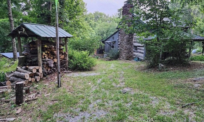 Peaks Cabina | Cozy Cabin w/ Natural Beauty! 2-bedroom cabin in wonderful Bedford, VA.