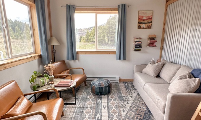 East Glacier Park Cabina | Cozy Cabin w/ Waterfall near Glacier National Park