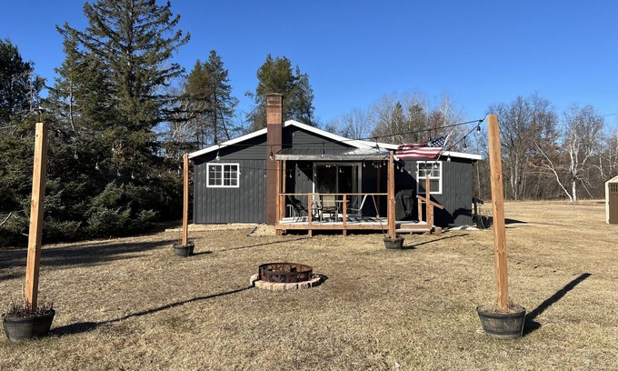 Amberg Cabina | Cozy cabin, Wi-Fi, on ATV trails in the ❤️ of the waterfall capital, dogs welcome