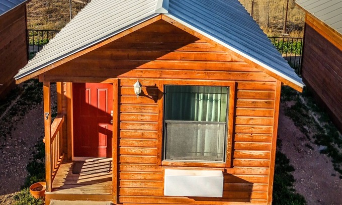 Sterling City Cabina | Cozy cabin with AC and WiFi in peaceful Sterling City