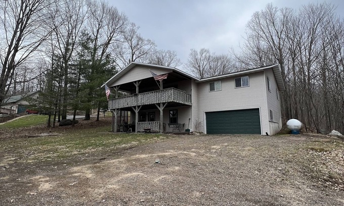 Perkinstown Cabina | Cozy Cabin with Bunkhouse on Lake Kathryn