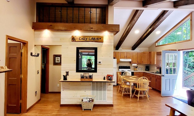 Sylva Cabina | Cozy Cabin with Firepit, Central A/C