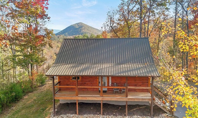 Sevierville Cabina | Cozy cabin with great views