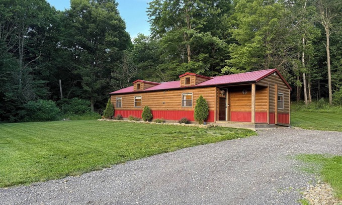 Centerville Cabina | Cozy Cabin With Hot Tub Country Setting
