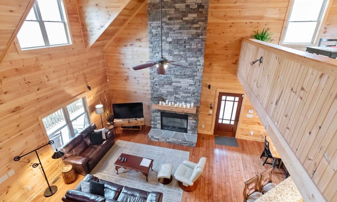 Granville County Cabina | Cozy cabin with indoor fireplace