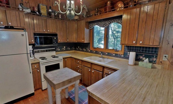Crosslake Cabina | Cozy cabin with lake shore cottage. Shore Lift