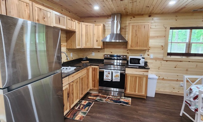 Wisconsin Dells Cabaña | Cozy Cabin with a Hot Tub!