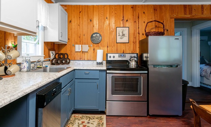 Hendersonville Cabaña | Cozy Caldwell Cottage