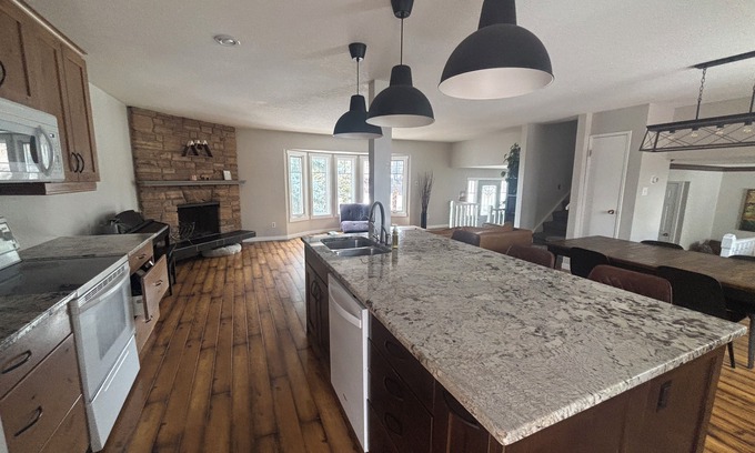 Dalhousie Casa | Cozy Calgary Stampede Sanctuary Home
