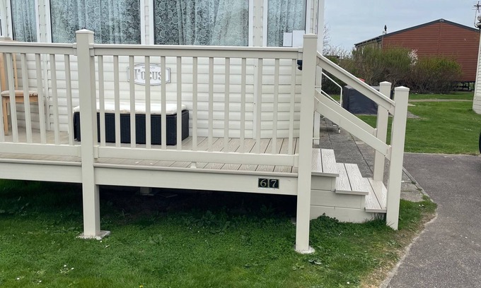 Camber Cabina | Cozy Camber Caravan 3 bedroom Retreat with decking