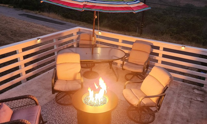 Lodge Hill Casa | Cozy Cambria Cottage/Firepit/EVCharger/Beach Vibe/King Bed