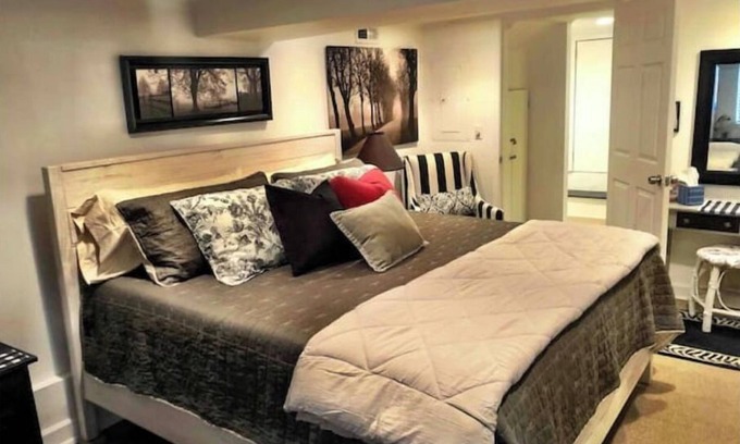 Newnan Apartamento | Cozy Camellia in Historic Downtown Newnan