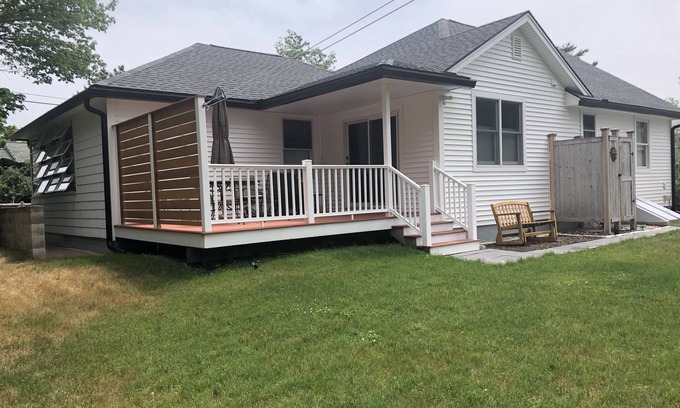 Camp Ellis Cabaña | Cozy Camp Ellis Property, Saco, ME 4 minute walk to beach!