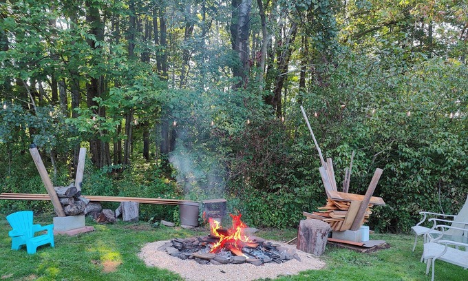 Greentown Casa | Cozy camper, a few miles from Lake Wallenpaupack, Ledgedale Recreation Area.