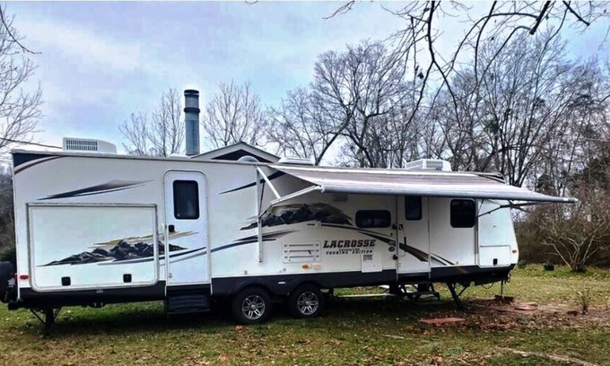 Milton Casa | Cozy camper in the country under construction