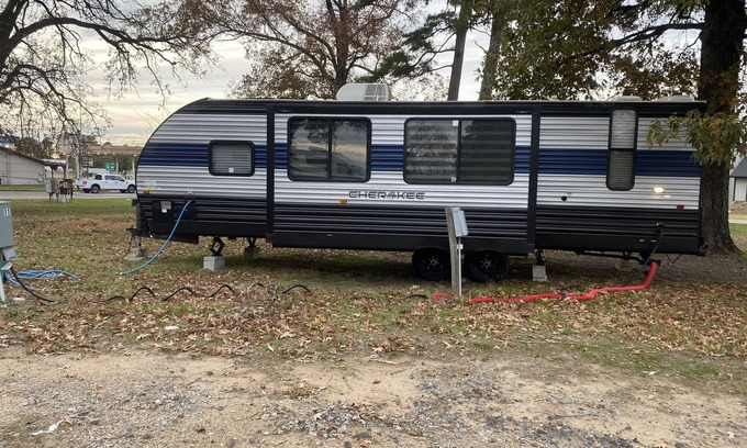 Longview Alquiler De RV | Cozy Camping experience in a home away from home. Pet friendly. Non smoking.