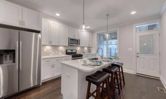 Highlandtown Casa | Cozy Canton Home with Rooftop Deck + Private Parking