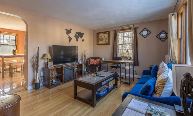 New Britain Casa | Cozy Cape Close to Farmington, Plainville & Downtown New Britain