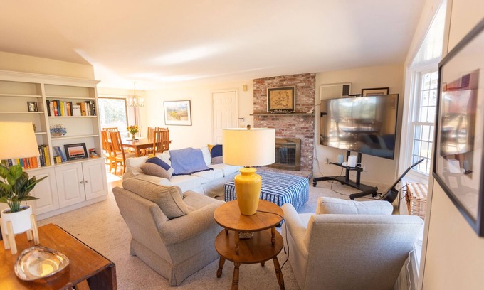 Yarmouth Port Casa | Cozy Cape House - Family Friendly with Great Outdoor Space