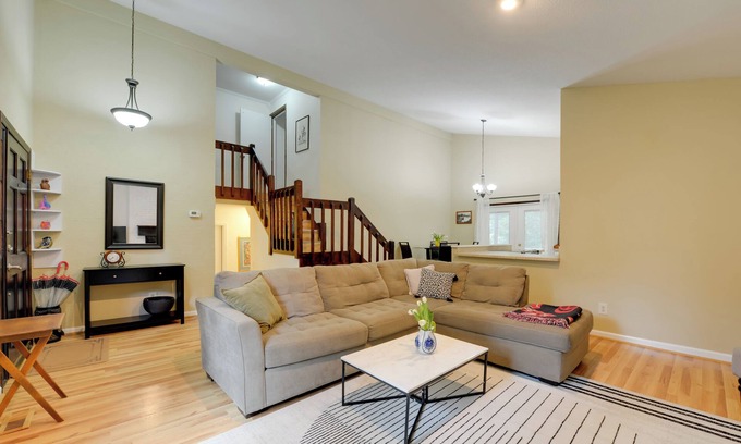 Cary Casa | Cozy Cary Abode ~ 10 Mi to Downtown Raleigh!