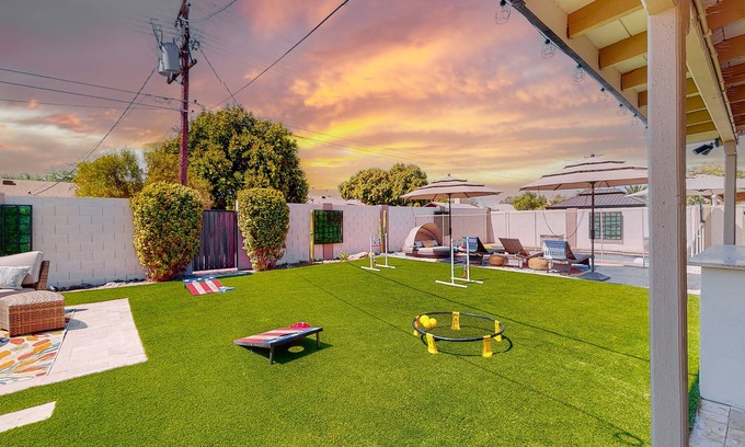 Village Grove Casa | Cozy Casa on Coronado | House in Scottsdale with an expansive yard and pool