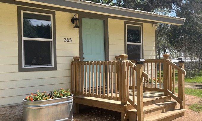 Lake Whitney Cabaña | Cozy Casita with Nearby Lake Access