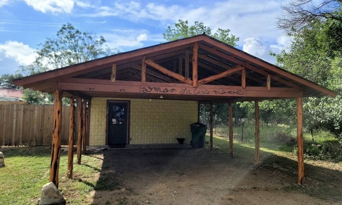 Blanco Cabaña | Cozy Casita with private yard!