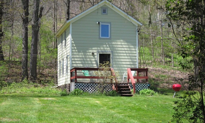 Margaretville Cabaña | Cozy Catskill Cottage