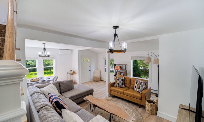 White Lake Casa | Cozy Catskills Chalet Fire Pit Covered Deck