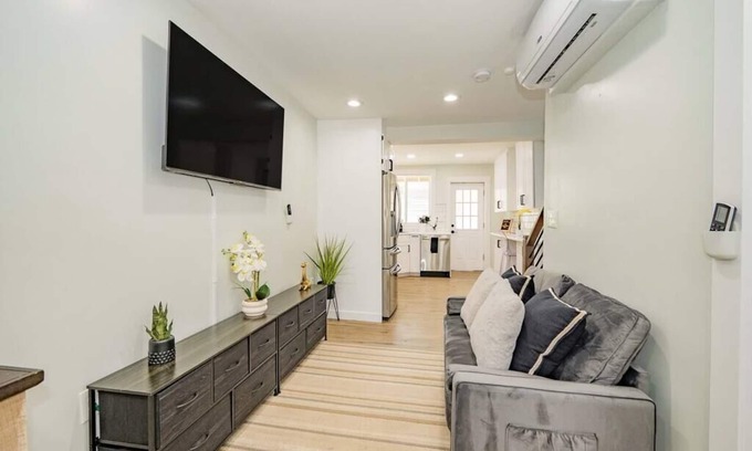 Downtown Baltimore Casa | Cozy Central 5Bed 2Ba Near Baltimore's Sports Hubs