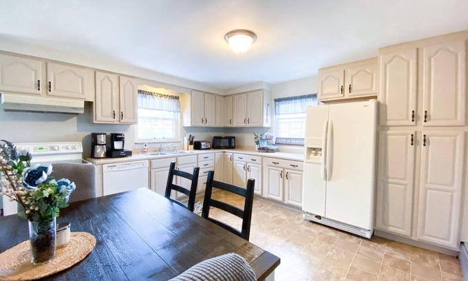 Bridgeville Casa | Cozy Century-Old Cottage in Historic Bridgeville