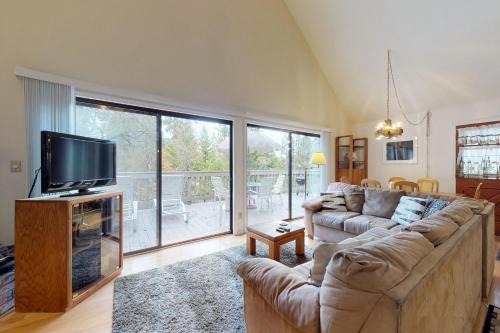 Groveland Casa | Cozy Chalet (15-013)