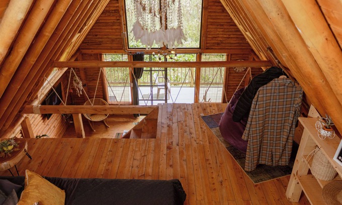 Guarne Chalet De Esquí | Cozy chalet among forests near Medellin-excelente wifi- SELENE