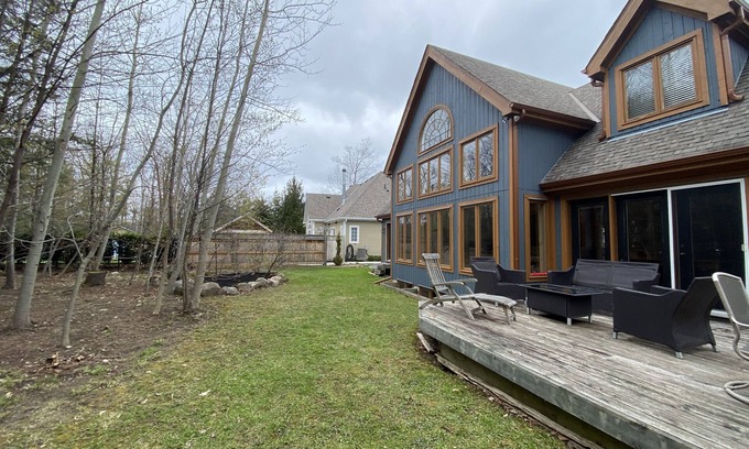 Craigleith Chalet De Esquí | Cozy Chalet/Cottage - Ravine Lot with Hot Tub - Sleeps 8