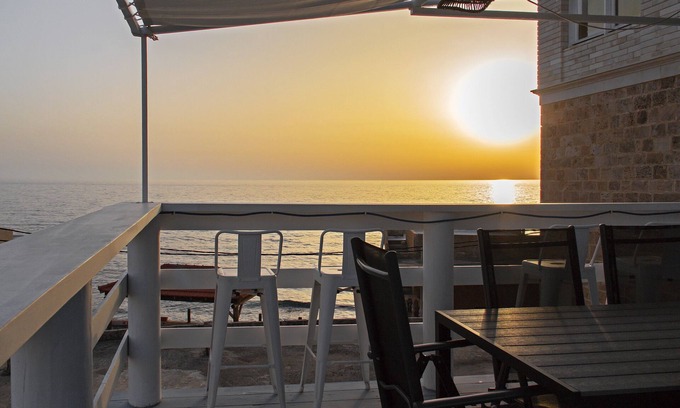 Batroun Chalet De Esquí | Cozy Chalet Facing the beach