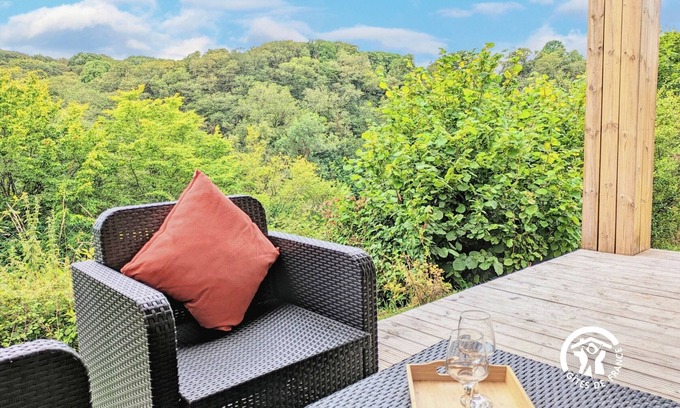 Saint-Berthevin Cabaña | Cálido chalet para 4 pers., terraza, 2 habitaciones en camping de Coupeau