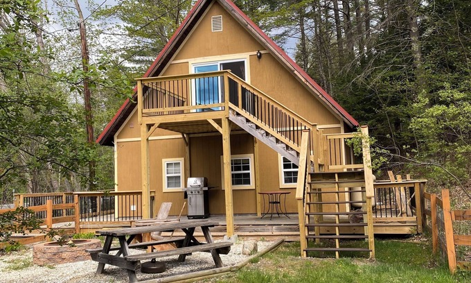Keene Chalet De Esquí | Cozy chalet in adorable Keene with AC, WiFi