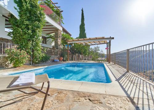 Laroya Casa | Cozy Chalet in Laroya + Pool