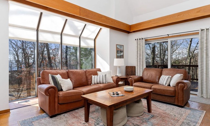 Wintergreen Casa | Cozy chalet w/ king beds, fireplace, and hot tub. Dog-friendly! Close to hiking.